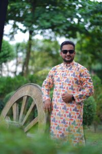 স্কিন প্রিন্টেড পাঞ্জাবি আড়ং কটন ফেব্রিক: মেটাল বাটনের সাথে স্টাইলিশ পাঞ্জাবি - Image 2